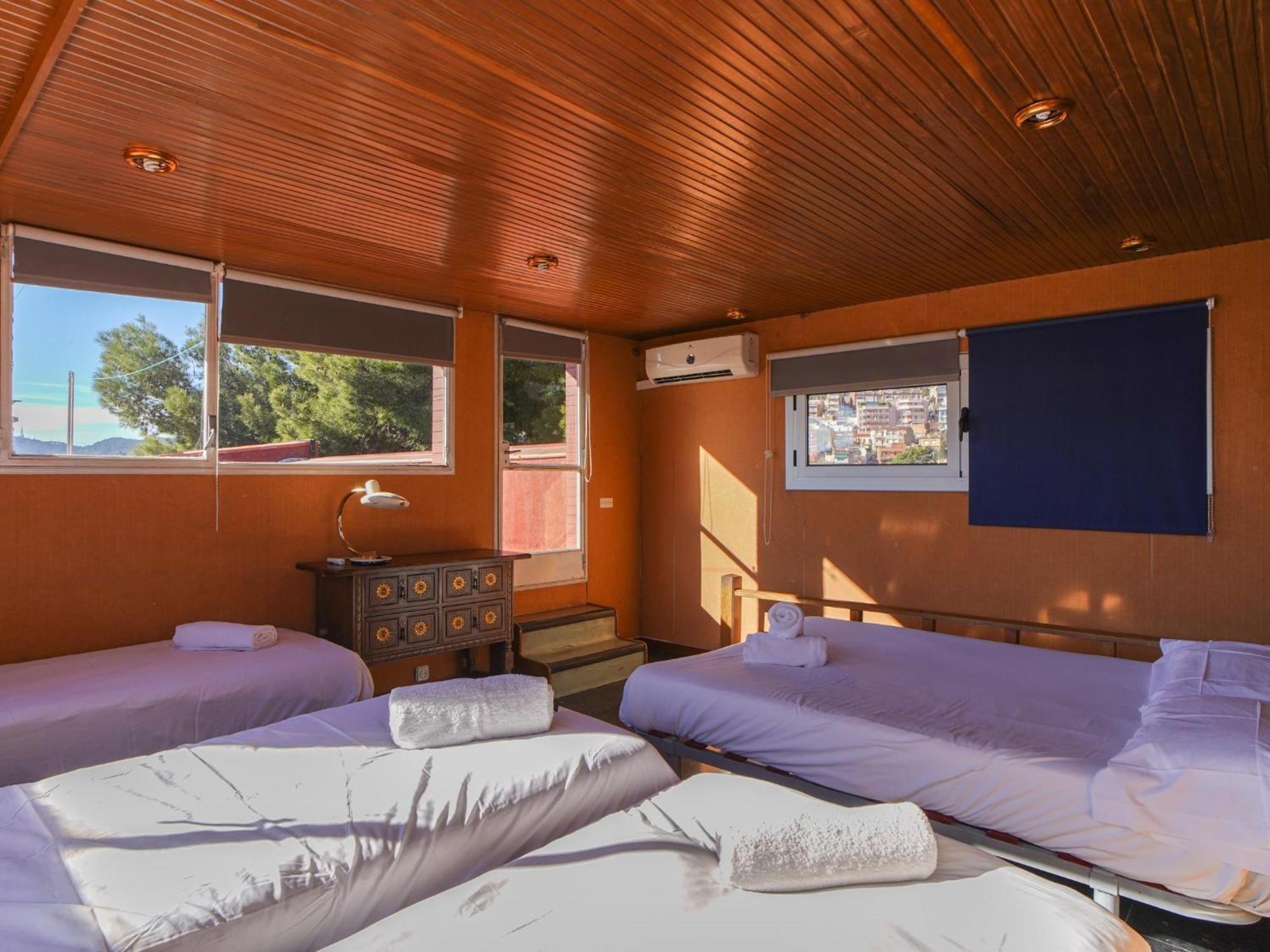 Bed Bcn Hills House Ferienhaus